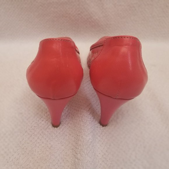 Low heels in luscious salmon color. - Picture 6 of 9